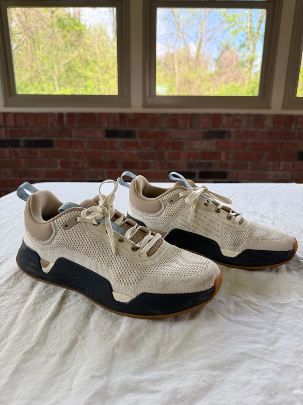 while on earth Women’s Move Trainers - Picture 3 of 6